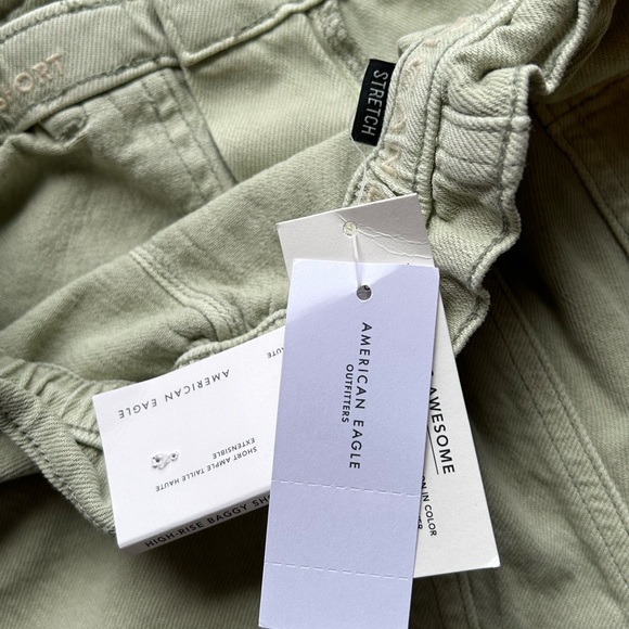 American Eagle stretch-fit cargo shorts in a sage green color - Picture 5 of 7